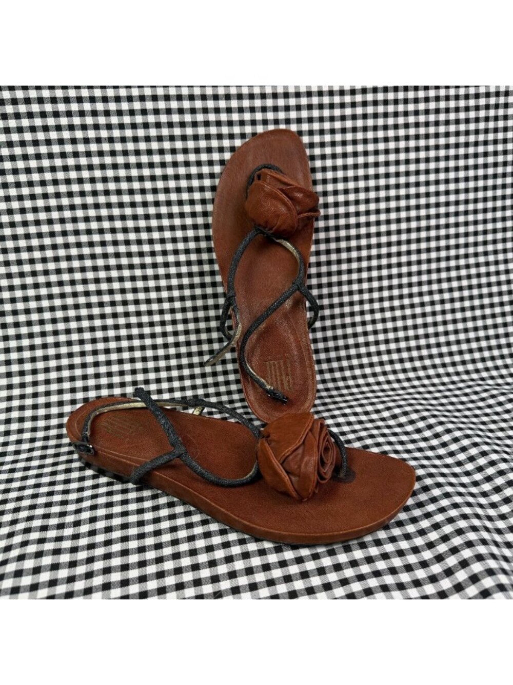 Pelle Moda Rosette Leather Thong Sandals Brown Women’s 7.5 Flower Flat Sandals
